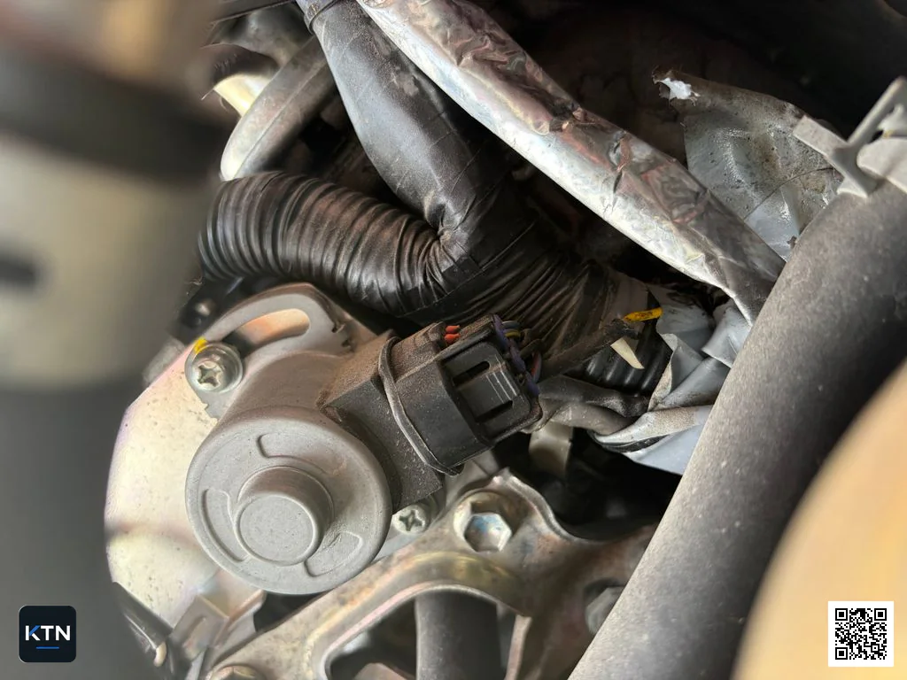 Stecker T2 und Kabelbaum nach der Reparatur an einem Toyota Land Cruiser 120