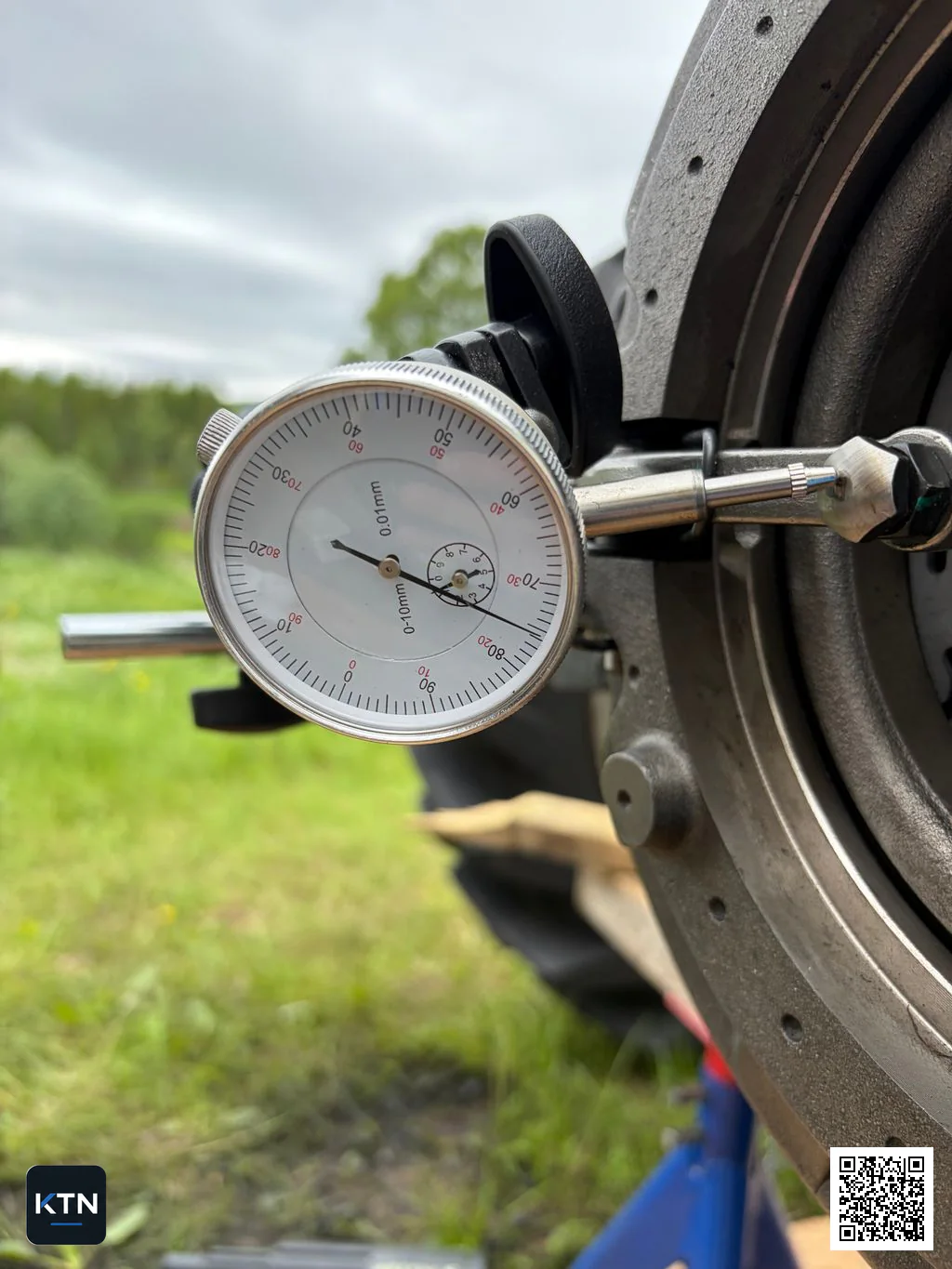 Close-up of the dial indicator against the adjusting screw, ready to measure the finger height.