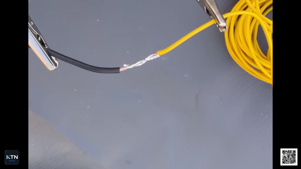 Pre-tinned conductors from a black and a yellow wire twisted together to form a light mechanical lock