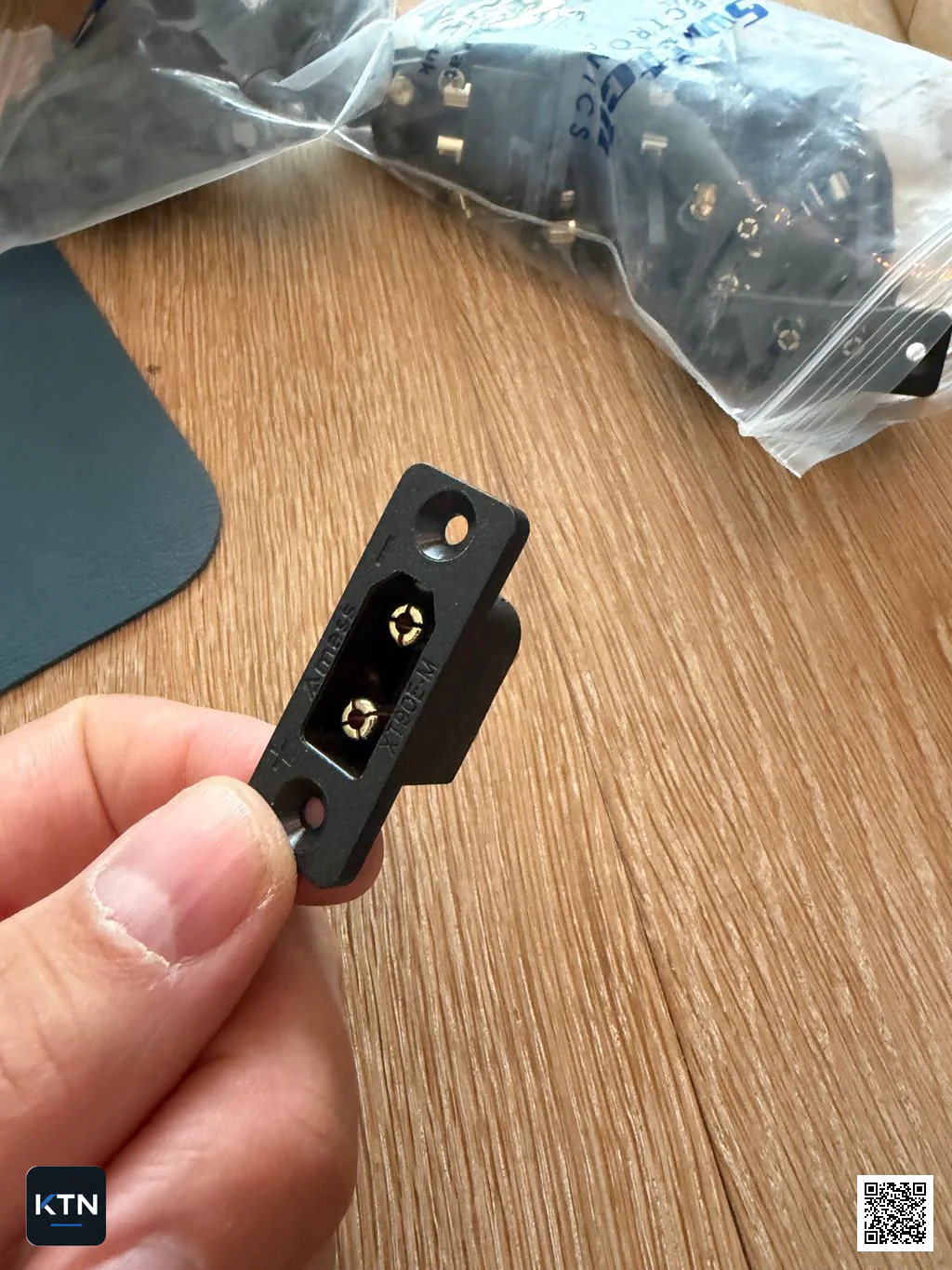 Black XT90 panel connector and matching cable connectors for discreet 12 V outlets