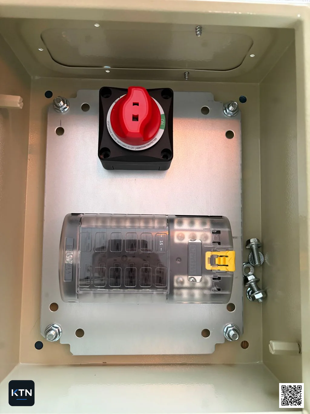 RS PRO distribution box under construction with the Victron 275 A main switch and Blue Sea BS 5026 fuse panel